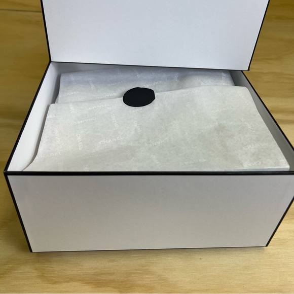 Original Chanel Holiday Gift Box (Empty Box) - Picture 3 of 6